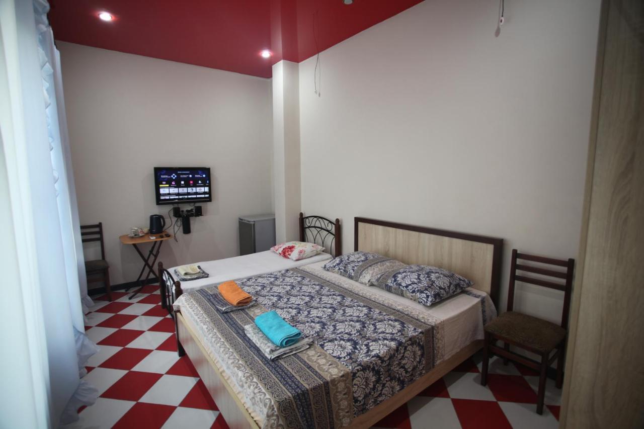 Hotel John'S Suchumi Zewnętrze zdjęcie
