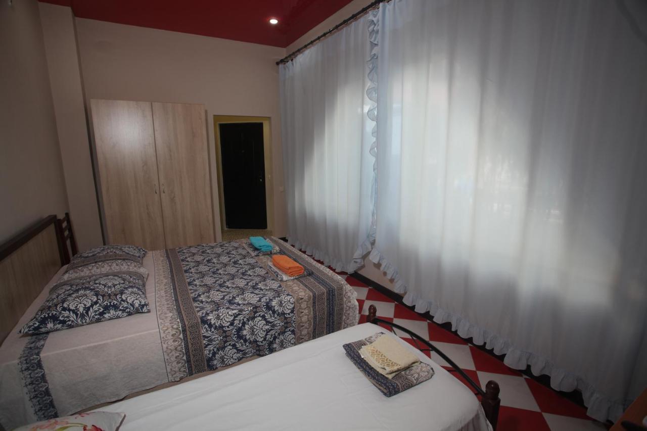 Hotel John'S Suchumi Zewnętrze zdjęcie
