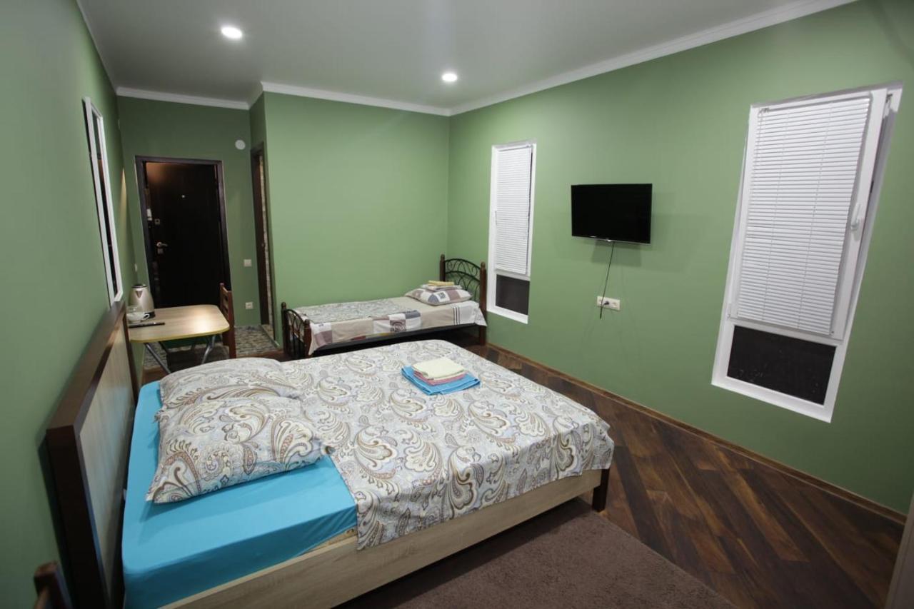 Hotel John'S Suchumi Zewnętrze zdjęcie