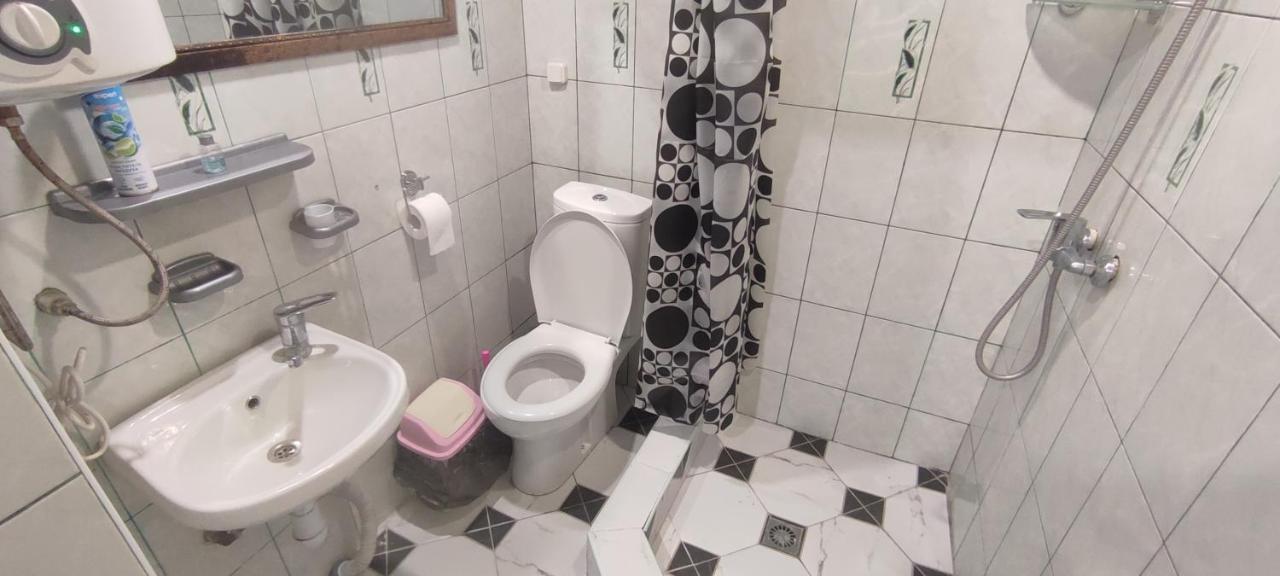 Hotel John'S Suchumi Zewnętrze zdjęcie