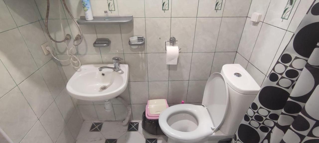 Hotel John'S Suchumi Zewnętrze zdjęcie