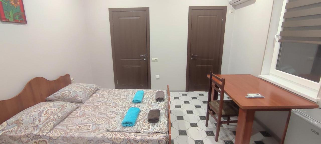 Hotel John'S Suchumi Zewnętrze zdjęcie