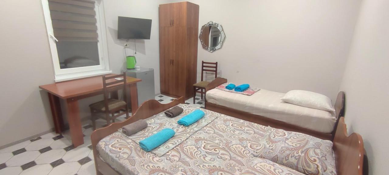Hotel John'S Suchumi Zewnętrze zdjęcie
